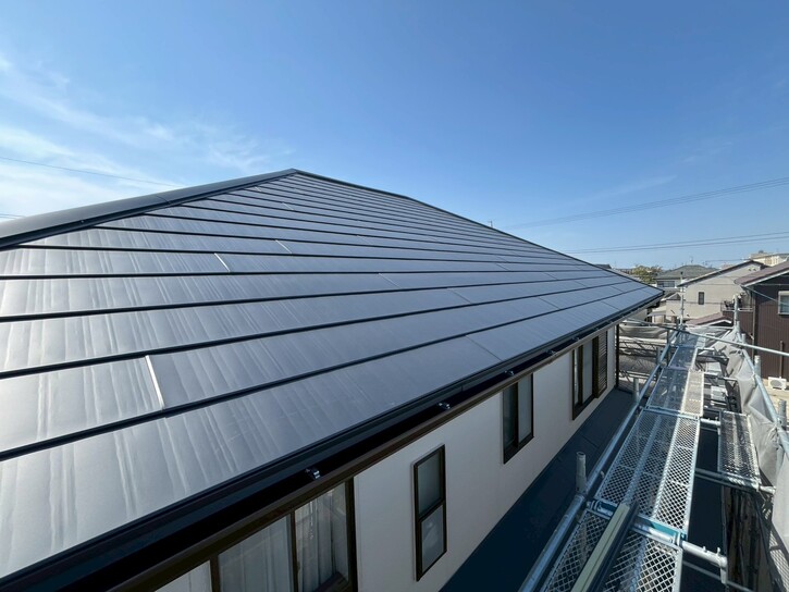 画像:屋根上貼り・外壁塗装工事(営業担当:菅原)